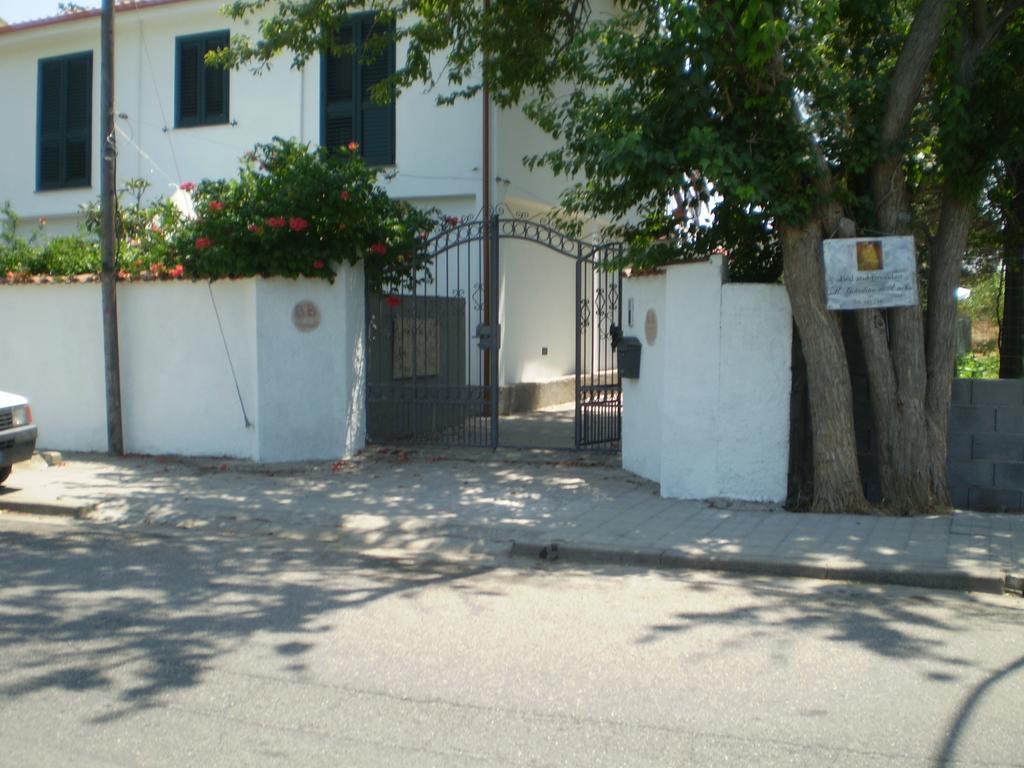 Il Giardino Di Emilio Bed & Breakfast Marrubiu Room photo